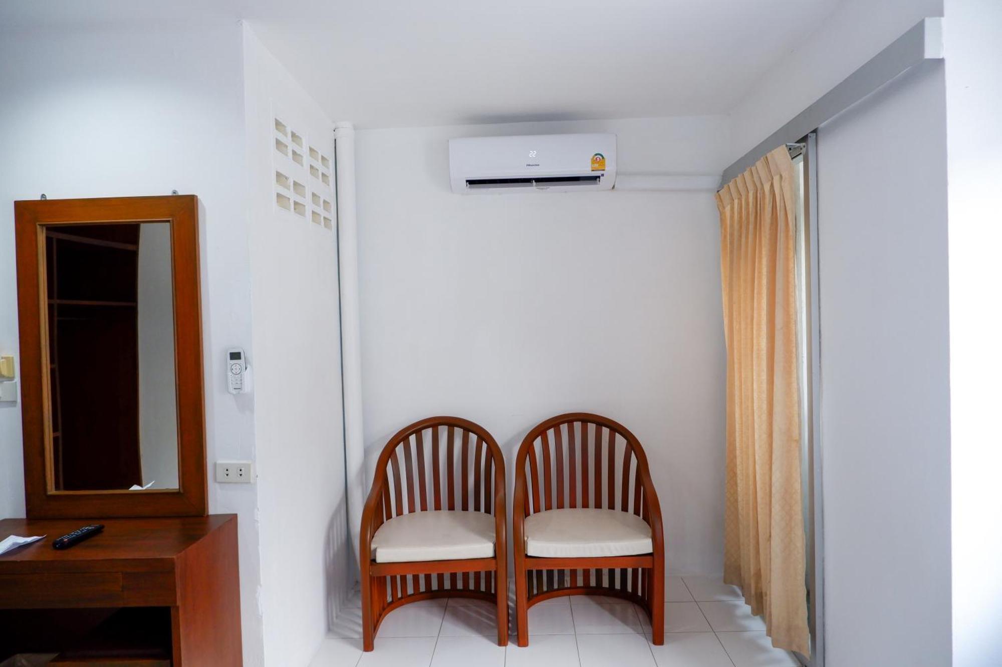 18 Coins Budget Hotel Pattaya Room photo