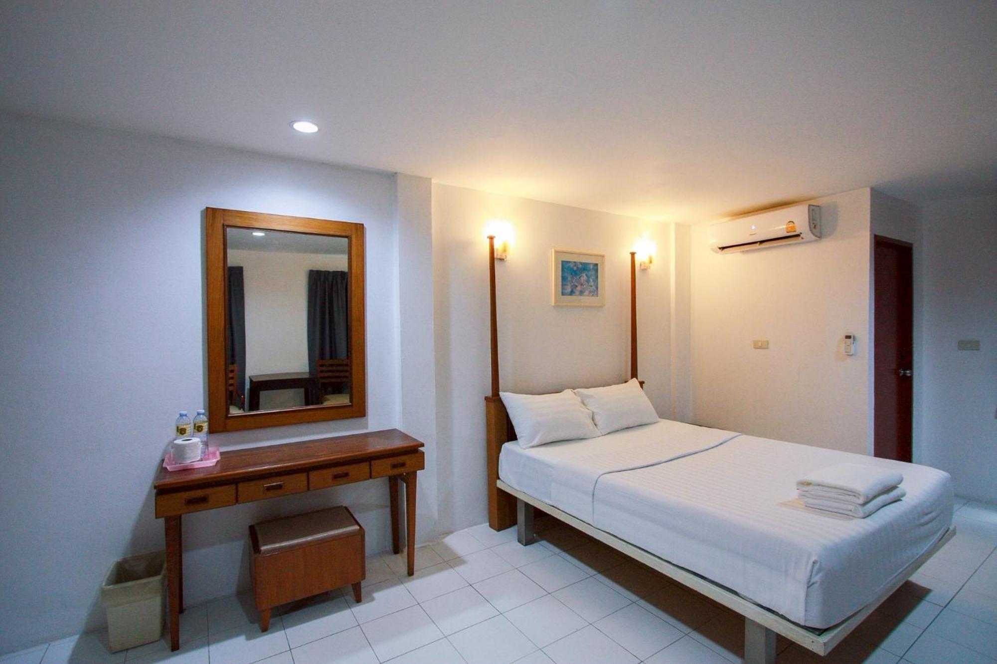 18 Coins Budget Hotel Pattaya Room photo